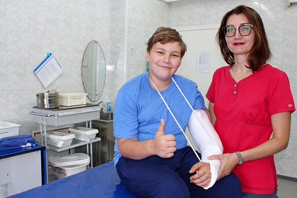 Микрохирурги Травмбольницы Сургута провели ребенку сложнейшую реконструктивную операцию на сосудах и нервах плеча