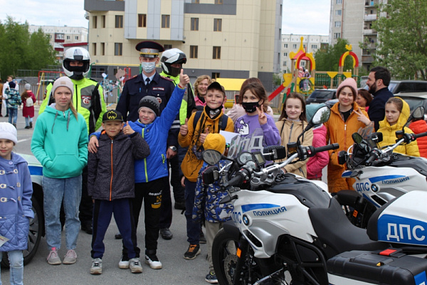 «Самый добрый доктор!» Врачи Травмбольницы приняли участие в городской акции, посвященной Дню защиты детей