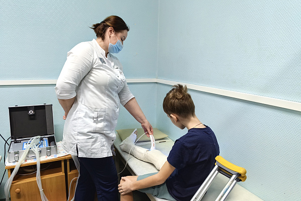 Медсёстры Сургутской травмбольницы успешно осваивают новую специальность для работы в службе медицинской реабилитации