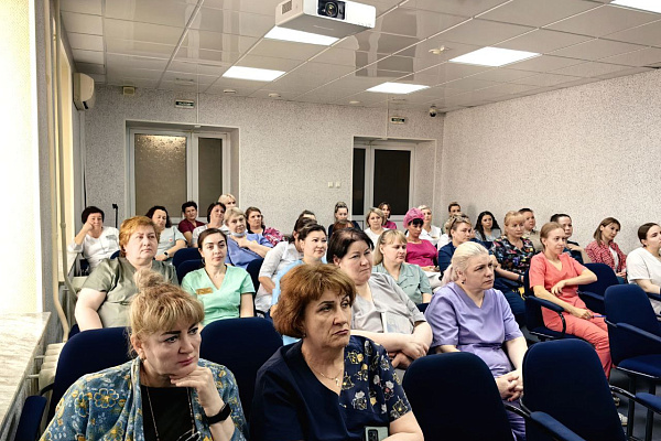 С начала года мошенники обманули сургутян на 280 миллионов рублей. О профилактике дистанционных преступлений говорили на встрече коллектива травмбольницы с полицейскими