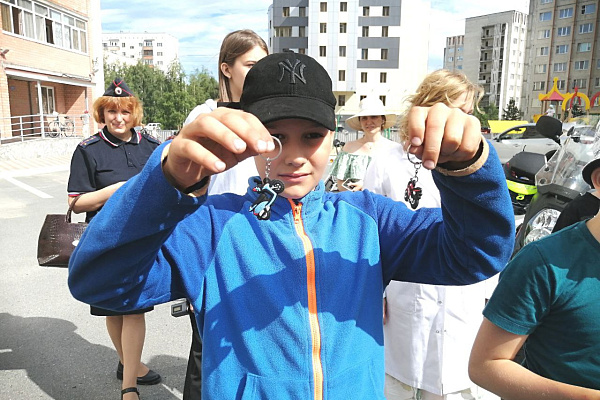 Крутые парни носят шлемы! Сургутские байкеры рассказали юным велосипедистам о важности защитной экипировки