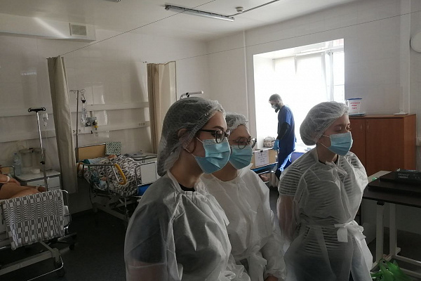 Трудно, но интересно. Будущие специалисты по адаптивной физкультуре познакомились с реабилитационной службой Сургутской травмбольницы