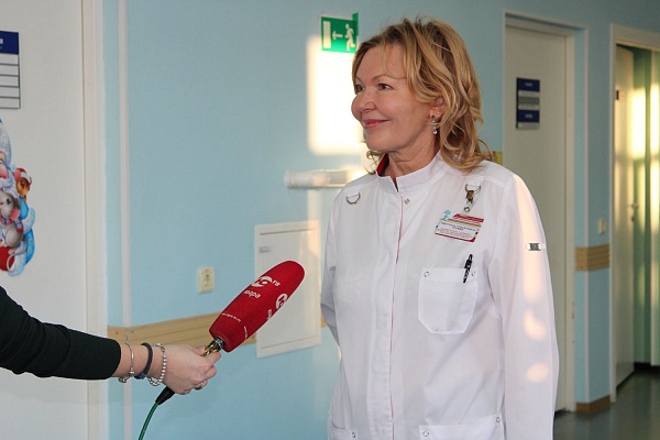 «Буду нейрохирургом!» В Травматологической больнице Сургута прошла экскурсия для учеников Технологической школы города