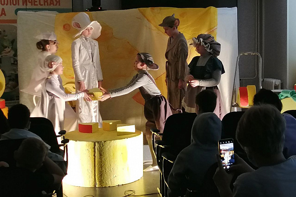 Больничные гастроли. Со спектаклем и развлекательной программой у нас побывала детская театральная студия  