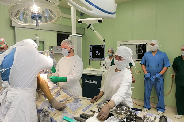 С точностью до миллиметра. Травматологи-ортопеды осваивают новую навигационную программу для эндопротезирования суставов