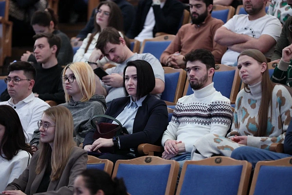 Звали на работу и в ординатуру. Руководители медицинских организаций Сургута встретились с выпускниками-медиками