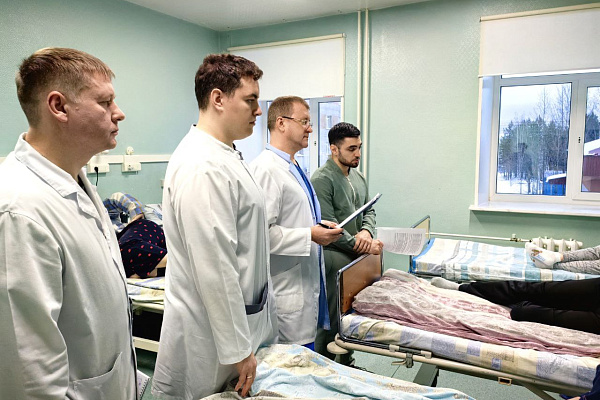 На передовой борьбы с инсультами. В первый день зимы 23 невролога травмбольницы отмечают профессиональный праздник