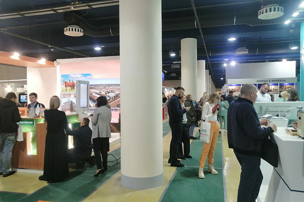 Сургутская травмбольница - на Российской неделе здравоохранения. Участвуем в выставке, посвященной развитию внутреннего и внешнего медицинского туризма