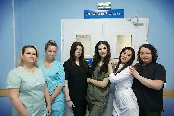 Выносливые, уравновешенные, многозадачные. Хозяйки операционных отмечают профессиональный праздник