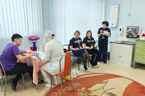 Сразу 12 медсестёр травмбольницы получили сертификат индустриального эксперта всероссийского чемпионата "Профессионалы"