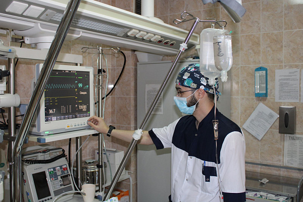 Ежегодное кадровое пополнение. В Сургутской травмбольнице приняли на работу молодых врачей разных специальностей