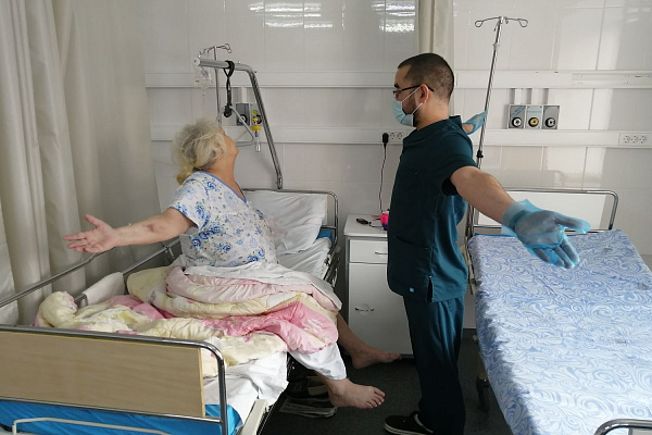 Зашла в магазин – очнулась в реанимации. Сургутской пенсионерке удалось избежать тяжелейших последствий тромбоэмболии основной артерии головного мозга