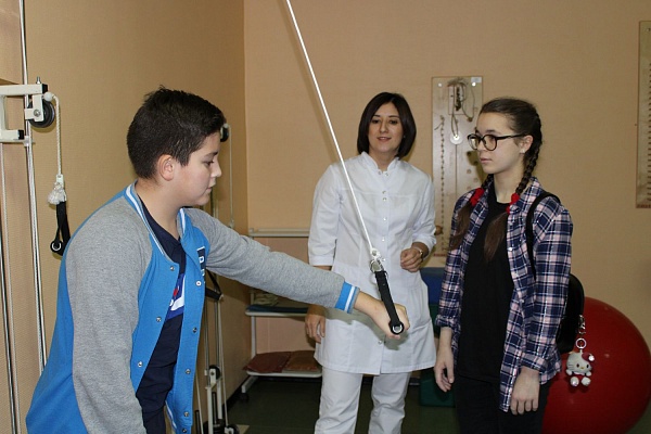 В Травмбольнице прошла экскурсия для учеников Технологической школы Сургута 