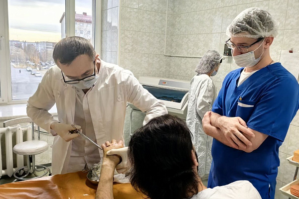 Пациенту Сургутской травмбольницы восстановили кисть после полной травматической ампутации целого сегмента с четырьмя пальцами