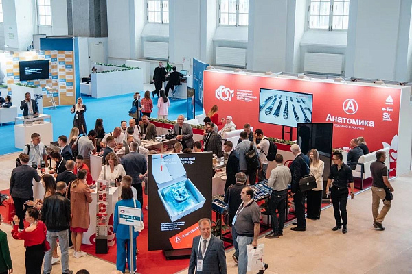 Сургутские травматологи-ортопеды представили собственный опыт лечения сложных патологий на Евразийском ортопедическом форуме в Москве