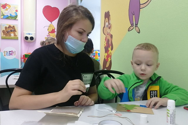 Здоровья, счастья и наушники. Пациенты детских отделений Сургутской травмбольницы написали письмо Деду Морозу