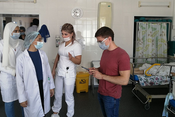 Студенты-медики из Египта проходят клиническую практику в Сургутской травматологической больнице