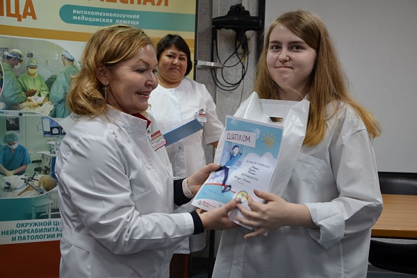 Заместитель главного врача Травмбольницы Светлана Алиева представляет Сургут на Всероссийском конкурсе! Поддержим!