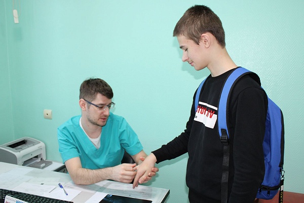 В Травмбольнице прошла экскурсия для учеников Технологической школы Сургута 