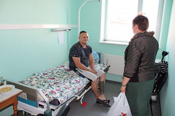 Первые из числа доставленных с территории ДНР пациенты выписаны из Сургутской травмбольницы