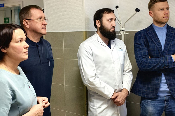 Сургутскую травмбольницу посетила делегация НМИЦ нейрохирургии имени Н.Н. Бурденко