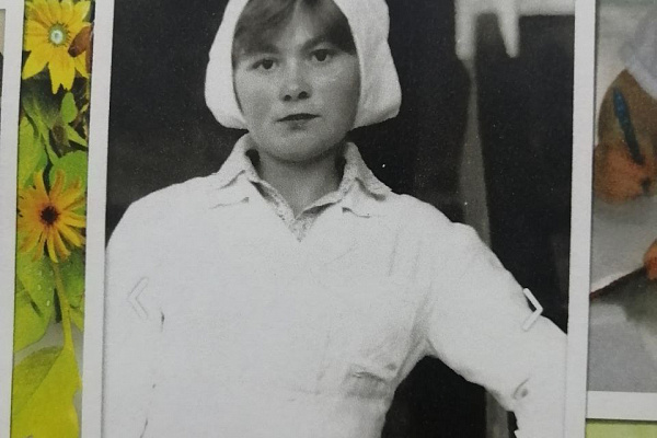 40 лет рядом с пациентами. С юбилеем трудовой деятельности в Сургутской травмбольнице поздравили медсестру-ветерана