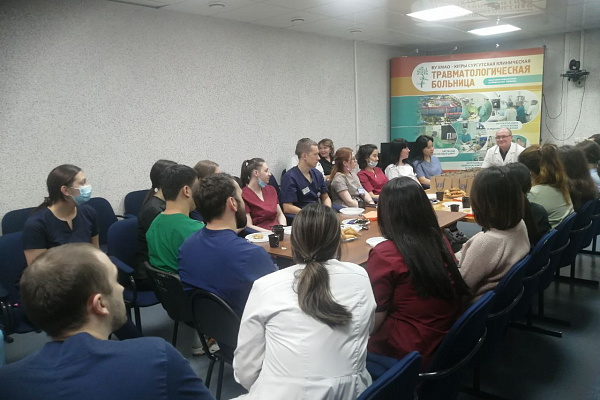 Урожай юбилеев! Поздравления с 55-летием принимает наш главный врач Дмитрий Гарайс