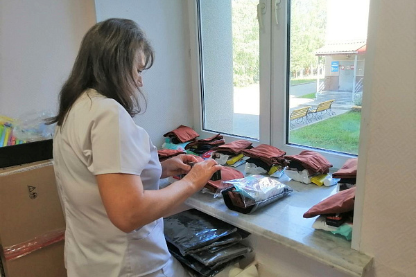 Более 250 килограммов гуманитарного груза отправится в зону проведения СВО из Сургутской травмбольницы 