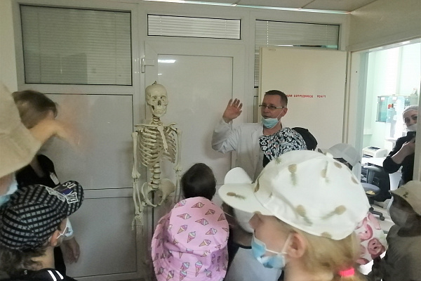 Видят людей насквозь! В Сургутской травмбольнице школьники познакомились с работой специалистов лучевой и инструментальной диагностики