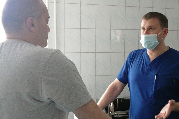 По воле случая и по зову сердца. История знакомства с профессией от заведующего нейрохирургическим отделением экстренной помощи Романа Касича