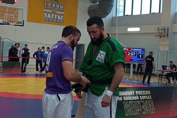 С пьедестала- к пациентам. Массажист Сургутской травмбольницы стал призёром Чемпионата России по национальной борьбе