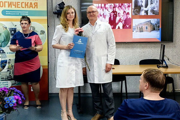 Более 130-ти сотрудников Сургутской травмбольницы получили награды накануне профессионального праздника