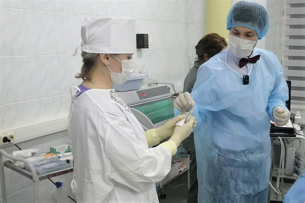 Та самая гиалуронка. Известный ингредиент красоты  стал предметом обсуждений на конференции травматологов-ортопедов в Сургутской травмбольнице