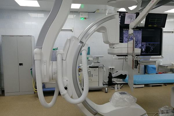 В Сургутской травмбольнице наращивают объемы и качество высокотехнологичной нейрососудистой помощи