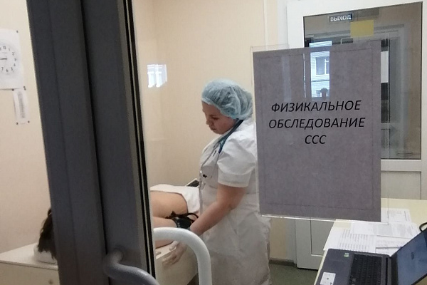 Врачи Сургутской травмбольницы в составе аккредитационной комиссии оценивают уровень подготовки будущих коллег