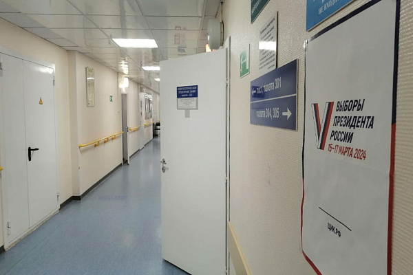 Пациенты Сургутской травмбольницы проголосовали на Выборах Президента РФ в условиях стационара