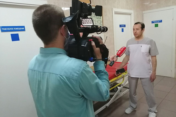 За профессионализм и чуткое отношение к пациентам. Благодарность травматологу-ортопеду Дамиру Кагарманову и инструктору ЛФК Ольге Ляшенко