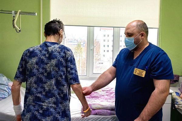 Два инсульта, и оба - с переломами. В Сургутской травматологической больнице повторно ставят на ноги 55-летнего мужчину 