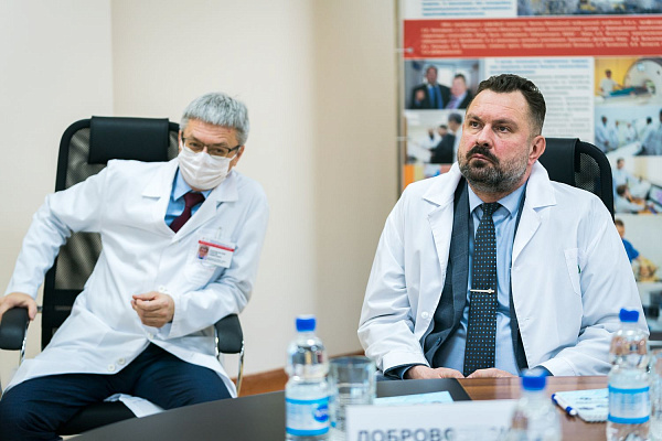 Губернатор Югры встретилась с врачами-добровольцами, работавшими в городах ЛДНР
