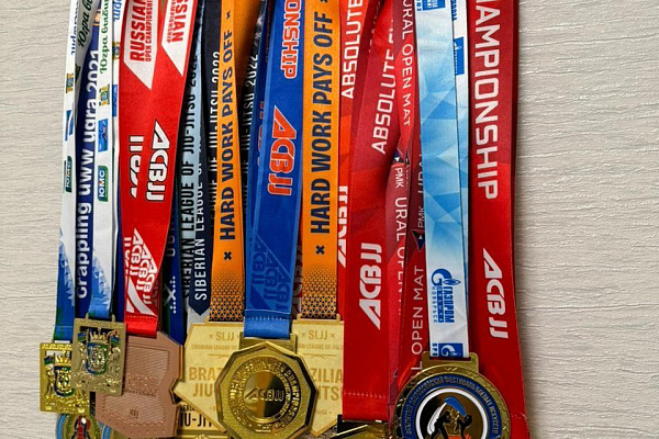 Утром – за операционным столом, вечером – на татами. Врач Сургутской травмбольницы стал 4-кратным чемпионом Югры по грэпплингу