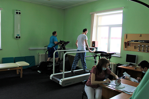 Во время экскурсий по травмбольнице сургутские школьники знакомятся с востребованными в современной медицине специальностями  