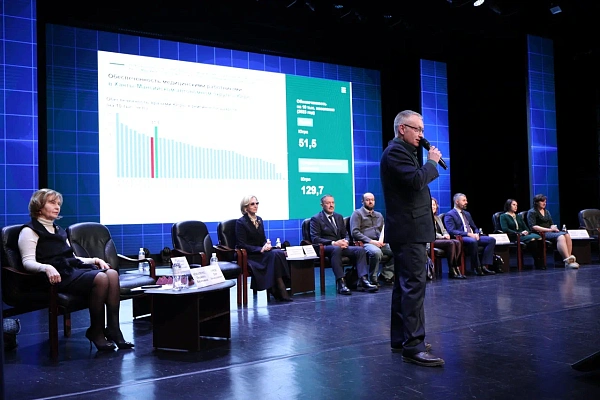 Звали на работу и в ординатуру. Руководители медицинских организаций Сургута встретились с выпускниками-медиками