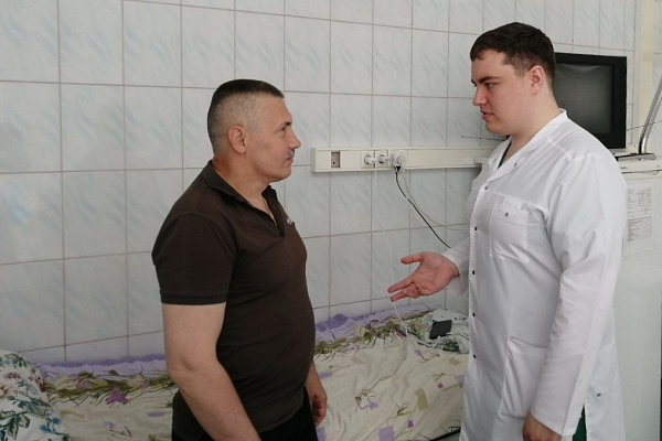 Очередная группа пациентов из ДНР после лечения в Сургутской травмбольнице отправляется домой