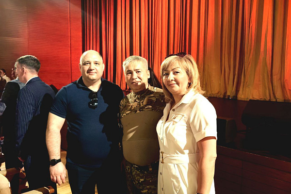 В преддверии Дня медика сотрудники и пациенты Сургутской травмбольницы приняли участие в окружном форуме «Югра. Победившие болезнь»