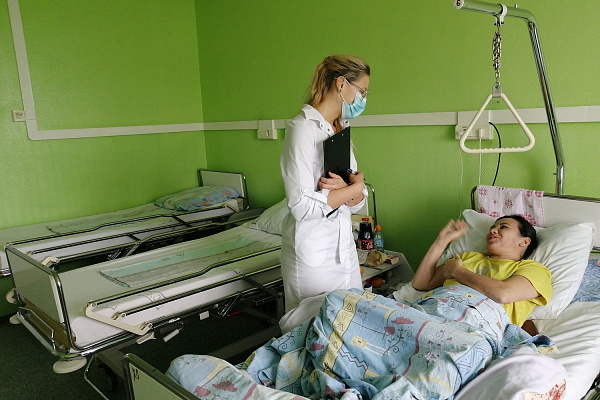 День молодежи - это про нас! В Сургутской травмбольнице растет доля врачей  в возрасте до 36-ти лет