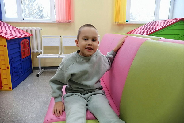 Радует врачей и родителей. 6-летний ребенок, повредивший ногу на карусели, выписан из стационара и наблюдается амбулаторно