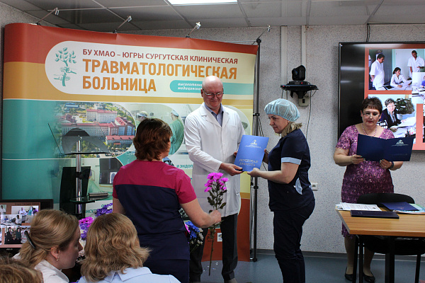 Всем причастным к сохранению здоровья и жизни людей! Более 250-ти наград сегодня вручены сотрудникам травмбольницы по случаю Дня медработника