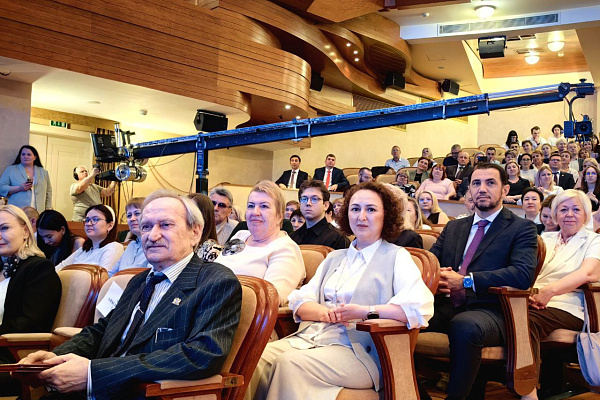 В преддверии Дня медика сотрудники и пациенты Сургутской травмбольницы приняли участие в окружном форуме «Югра. Победившие болезнь»