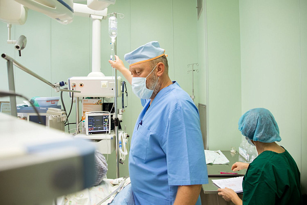 Укрощающие боль. Поздравления с днём анестезиолога-реаниматолога сегодня принимают более 150-ти врачей и медсестёр травмбольницы