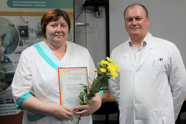 В Сургутской травмбольнице работает один из лучших наставников! В преддверии Дня медицинского работника подведены итоги окружного конкурса